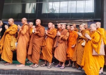 Ritual Thudong Jelang Waisak: Perjalanan Spiritual Para Bhante Menuju Borobudur