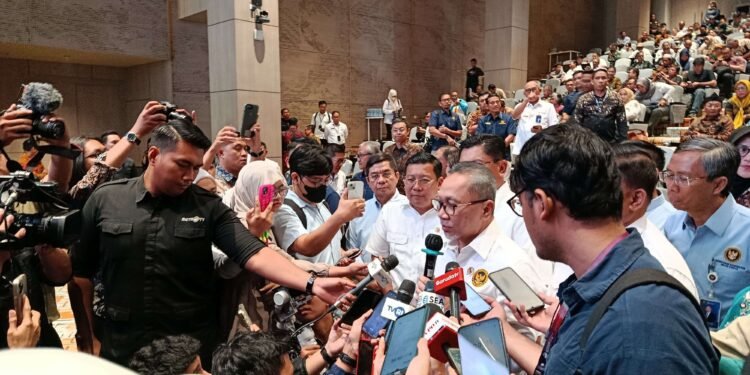 Zulkifli Hasan Targetkan 70% Koperasi Merah Putih Meluncur Oktober 2025