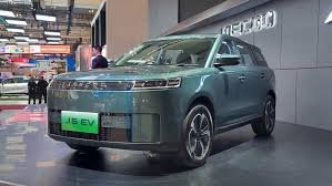 Menurut Country Director JAECOO Indonesia, Max Zhou di Tangerang (25/7/2025), J5 EV ditenagai baterai 60,9 kWh dengan daya maksimum 155 kW dan torsi 288 Nm. Selain itu, ia dilengkapi dengan 17 fitur Advanced Driver Assistance Systems (ADAS), enam airbag, serta kabin lega yang dirancang untuk keluarga urban.