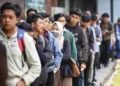 Menurut Yassierli, salah satu solusi mengatasi pengangguran adalah menciptakan lapangan kerja lewat program Koperasi Desa (Kopdes) Merah Putih. Pemerintah dicatat menargetkan sebanyak 80.000 kopdes yang beroperasi pada akhir 2025.