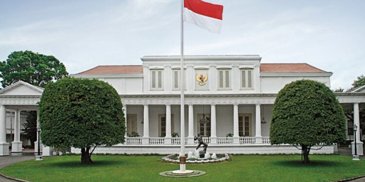 prabowo-beri-penghargaan-141-tokoh-puan-maharani-gombloh