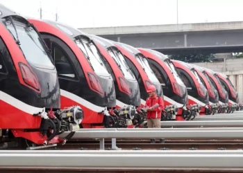 Menurut Nurul, sekalipun turun pada bulan Juni 2025, jumlah penumpang ketiga moda transportasi tersebut tercatat mengalami kenaikan secara tahunan pada Juni 2025. Secara tahunan ada kenaikan masing-masing yakni MRT 3,86 persen; LRT Jakarta 0,07 persen; dan Transjakarta 3,38 persen.