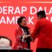 Hinca juga menyatakan agar partai penyeimbang sebaiknya melakoni peran itu tanpa menimbulkan keriuhan. PDIP diharapkan dapat menjalankan fungsi penyeimbang sebagai bagian demokrasi. "Kami pernah lakoni dengan tenang dan elegan tanpa gaduh, itulah seni berpolitik demokrat yang mengusung fondasi utama memainkan peran bernegara dan bermasyarakat nasionalis religius," pungkas Hinca di Jakarta (4/8/2025)