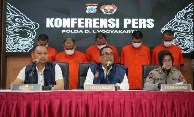 Main Curang, Lima Pemain Judi Online Bikin Bandar Tekor