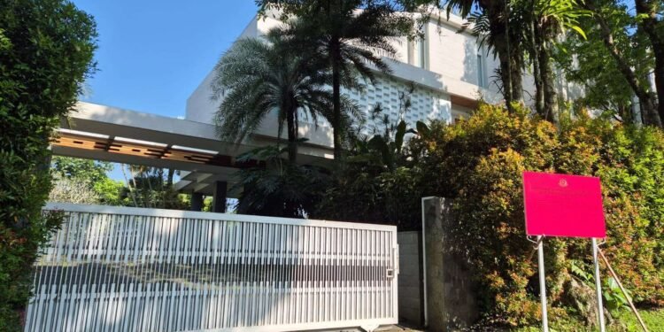 Kejagung Sita Rumah Mewah Riza Chalid di Bogor Terkait Korupsi Minyak Mentah