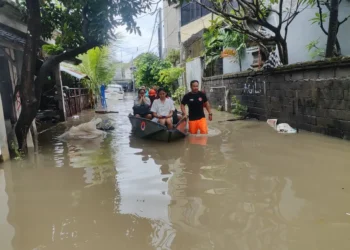 Berdasarkan data BNPB per Rabu (10/9) petang, banjir melanda enam kabupaten/kota, yakni Kota Denpasar, Kabupaten Jembrana, Gianyar, Klungkung, Badung, dan Tabanan. Banjir tersebut menelan sembilan orang tewas. Selain itu dicatat sebanyak 202 kepala keluarga (KK) atau 620 jiwa terdampak banjir akibat hujan deras yang mengguyur wilayah Bali sejak Selasa (9/9/2025)