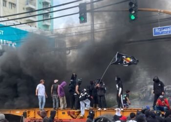 Demo Anti-Korupsi Filipina Ricuh, Bendera One Piece Berkibar