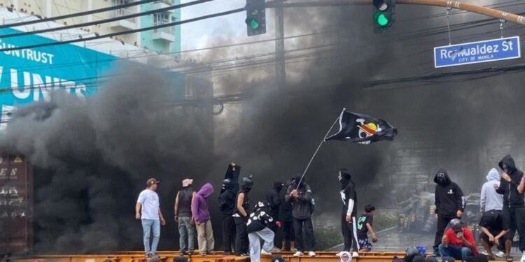 Demo Anti-Korupsi Filipina Ricuh, Bendera One Piece Berkibar