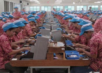 Kalahkan BUMN, Setoran Industri Tembakau Capai Rp217 T