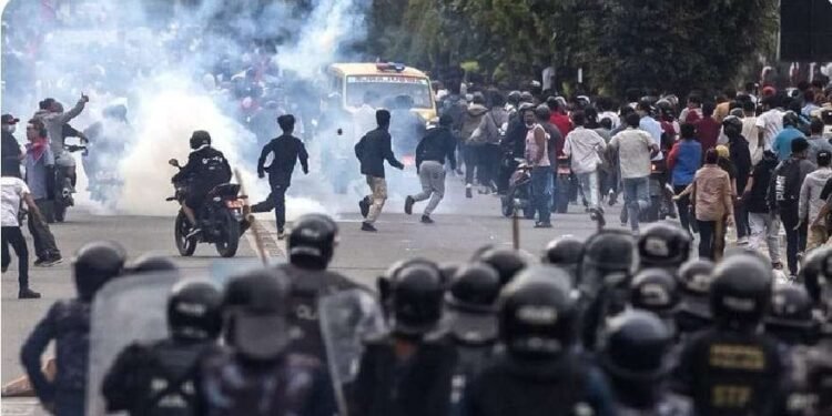 Tentara Nepal Ambil Alih Kekuasaan Usai Protes Mematikan Gulingkan PM Oli