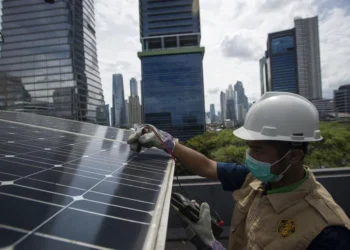 Pemerintah Janji Permudah Izin Pasang Panel Surya