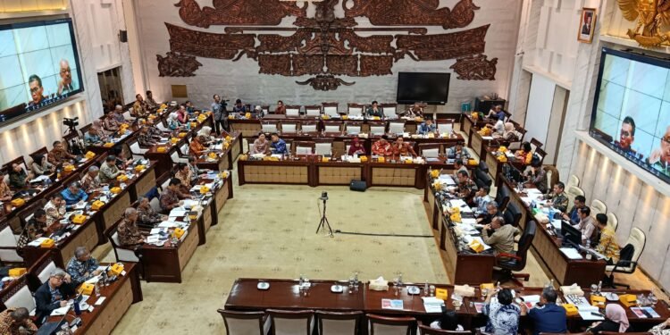 Rapat Perdana, Menkeu Purbaya Yudhi Sadewa Bahas RAPBN 2026 dengan Komisi XI DPR