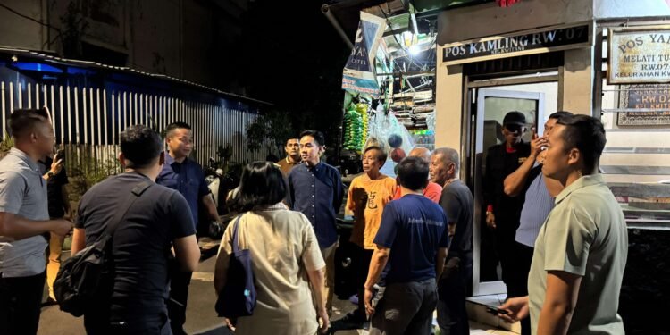 Wapres Gibran Blusukan Tinjau Pos Siskamling di Jakarta Pasca Unjuk Rasa