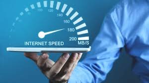 Salah satu negara dengan internet tercepat di dunia adalah Uni Emirat Arab (UEA). Berdasar data situs Speedtest milik Ookla, kecepatan internet di UEA mencapai 614,42 Mbps. Adapun negara dengan internet terendah kecepatannya adalah Indonesia. Berdasarkan data terbaru Speedtest, Indonesia ada di peringkat ke-83 dengan kecepatan internet seluler rata-rata hanya 45,01 Mbps.
