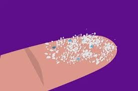 Menurut Aji, keberadaan mikroplastik di air hujan tidak berarti air hujan berbahaya langsung bagi kesehatan. Para ahli juga menegaskan bahwa hingga kini belum ada bukti ilmiah kuat bahwa mikroplastik secara langsung menyebabkan penyakit tertentu. Hal ini karena tingkat paparannya pada populasi umum masih rendah.