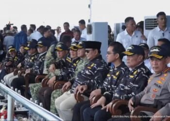 Presiden Prabowo Saksikan Sailing Pass dan Parade Alutsista TNI AL