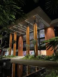 Menurut Prabowo kembali, pemerintah akan menambah 30 fakultas kedokteran baru dan meningkatkan kapasitas mahasiswa di kampus yang sudah ada. Di samping itu, pemerintah juga telah memulai pembangunan 66 rumah sakit baru di berbagai daerah. Seluruh fasilitas itu ditargetkan memiliki standar layanan setara RS Kardiologi Emirates–Indonesia.