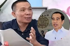 Roy Suryo menyebut kehadirannya bukan untuk kepentingan pribadi, melainkan mewakili rakyat yang menilai pemerintahan saat ini telah menggunakan segala cara, termasuk isu ijazah palsu. “Kami mewakili seluruh rakyat Indonesia yang menginginkan perubahan atas negeri ini,” ujar Roy. Sementara itu, Rismon menegaskan penyidik seharusnya memiliki dasar ilmiah sebelum menuduhnya melakukan rekayasa digital. Ia bahkan berencana menggugat polisi jika tuduhan itu tak terbukti