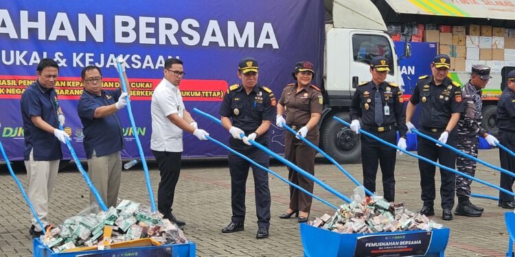 Bea Cukai Banten dan Kejari Tangerang Musnahkan Barang Ilegal Senilai Rp53,7 Miliar