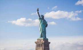 Untuk mematuhi Perintah Eksekutif 14161 Januari 2025 (Melindungi Amerika Serikat dari Teroris Asing dan Ancaman Keamanan Nasional dan Keselamatan Publik Lainnya), CBP menambahkan media sosial sebagai elemen data wajib untuk aplikasi ESTA. Elemen data ini akan mengharuskan pemohon ESTA untuk memberikan media sosial mereka dari 5 tahun terakhir