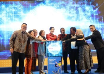 Menurut Friderica kembali, penguatan kerangka regulasi juga dilanjutkan melalui POJK 3/2023 mengenai peningkatan literasi dan inklusi keuangan. OJK menekankan kewajiban pelaku jasa keuangan menyediakan sarana literasi untuk penyandang disabilitas, sekaligus memastikan layanan fisik seperti ATM dan fasilitas prioritas dapat diakses secara setara.