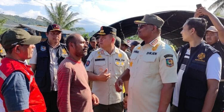Ditjen Bina Adwil Kemendagri Kerahkan Satpol PP dan Satlinmas Dirikan Tenda Darurat di Pidie Jaya