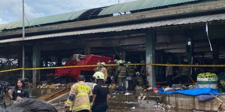 Kebakaran Hanguskan Gedung C2 Pasar Induk Kramat Jati, 350 Kios Terdampak