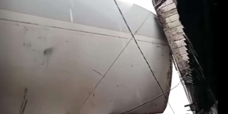 Puting Beliung di Kemang Bogor, Sayap Pesawat Bekas Terhempas Timpa Rumah Warga