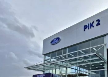 Menurut Roelof, Ford PIK 2 dirancang sesuai dengan Corporate Identity terbaru Ford, yang mencerminkan arah brand Ford yang modern, kuat, dan berorientasi pada pelanggan.