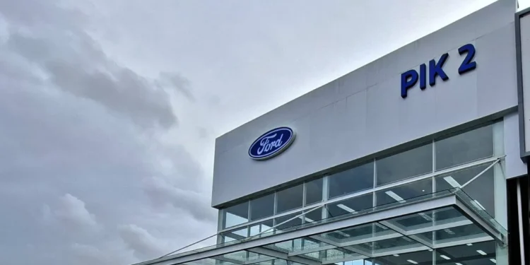 Menurut Roelof, Ford PIK 2 dirancang sesuai dengan Corporate Identity terbaru Ford, yang mencerminkan arah brand Ford yang modern, kuat, dan berorientasi pada pelanggan.