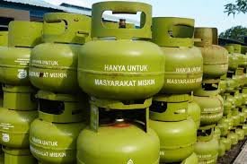 Menurut Achmad, tanpa pembatasan, penyaluran LPG 3 kg berpotensi menembus 8,7 juta ton pada 2026, meningkat dibandingkan realisasi 2025 yang mencapai 8,51 juta ton. Kondisi tersebut dinilai akan memperberat beban subsidi energi.