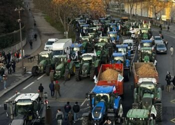 Ratusan Petani Prancis Turun ke Paris Tolak Perjanjian Dagang UE–Mercosur