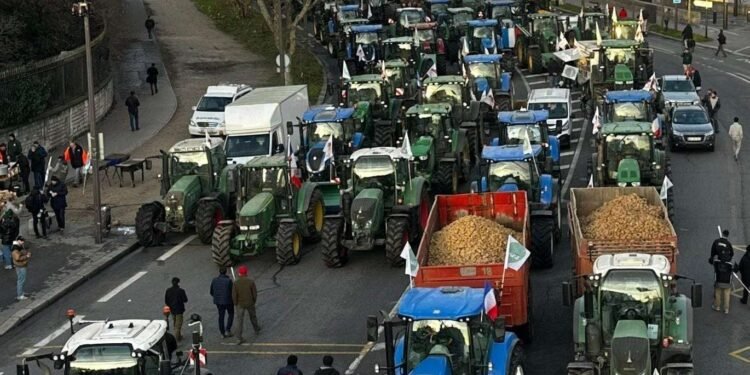 Ratusan Petani Prancis Turun ke Paris Tolak Perjanjian Dagang UE–Mercosur