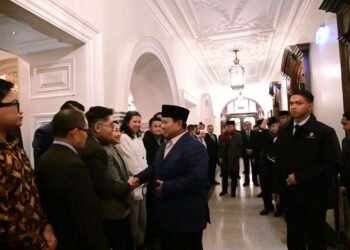 Tiba di London, Presiden Prabowo Disambut Hangat Pelajar Indonesia