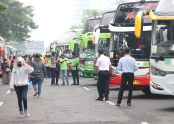 Menurut Dudy, survey total pergerakan tersebut menjadi dasar untuk menyiapkan Angkutan Lebaran 2026 secara komprehensif. Di antaranya untuk transportasi darat dipersiapkan 31 ribu unit bus dengan kapasitas angkut 1,25 juta penumpang.