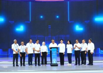 Menurut Perry kembali, DIGDAYA x Hackathon 2026 diikuti oleh 1.300 peserta yang berasal dari mahasiswa dari berbagai universitas, pesantren, komunitas digital dan inovasi, dan pelaku usaha jasa keuangan.