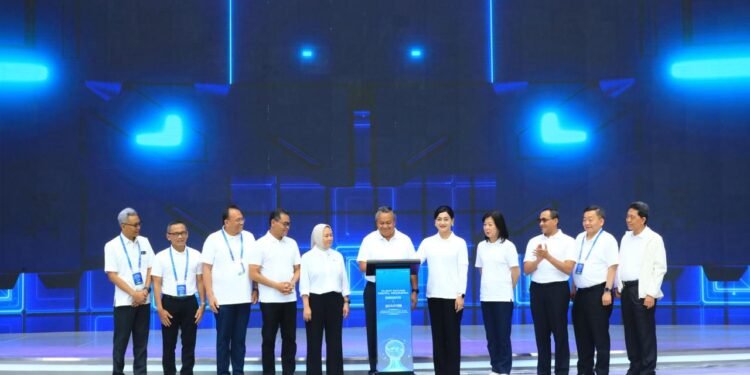 Menurut Perry kembali, DIGDAYA x Hackathon 2026 diikuti oleh 1.300 peserta yang berasal dari mahasiswa dari berbagai universitas, pesantren, komunitas digital dan inovasi, dan pelaku usaha jasa keuangan.