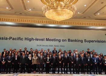 “Regulasi sektor keuangan, khususnya perbankan, memang menjadi semakin kompleks seiring dengan perkembangan industri perbankan. Sehingga perlu diikuti dengan pengawasan perbankan yang efektif dengan kapabilitas yang kuat,” kata Dian dalam sesi diskusi mengenai regulasi dan daya saing perbankan.