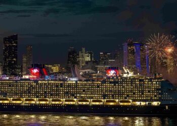 disney-adventure-tiba-singapura