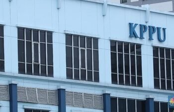 Selain menjatuhkan sanksi, KPPU juga merekomendasikan kepada Otoritas Jasa Keuangan (OJK) untuk memperkuat pengawasan industri pinjaman online. Kebijakan ini dilakukan untuk mencegah celah regulasi serta membatasi praktik asosiasi yang berpotensi memuat ketentuan anti persaingan di masa depan