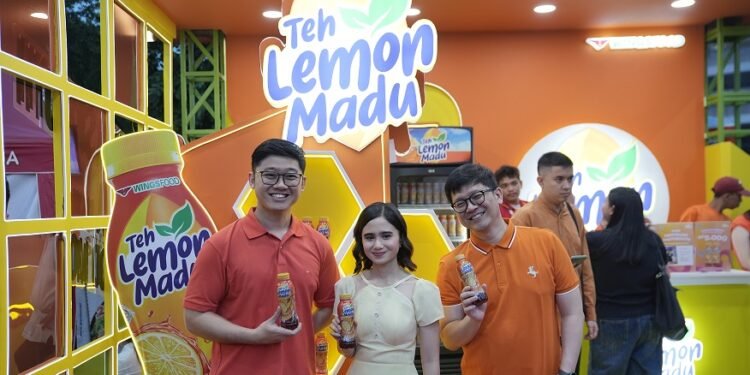 Lemon Tea Gak Asem? WINGS Food Luncurkan Teh Lemon Madu, Segarnya Kelewataann!