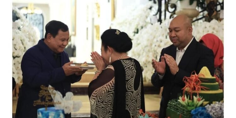 Prabowo Unggah Momen Syukuran Ultah ke-67 Titiek Soeharto