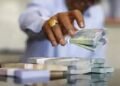 Menurut Ratna kembali, bank yang berfokus di segmen ritel dan UMKM tidak terpengaruh secara signifikan oleh fluktuasi ekonomi global. Bank Rakyat Indonesia (BRI) sebagai contohnya. Pada Maret 2026, dicatat memiliki rasio NIM di level 7,7%. Rasio ini didukung oleh porsi CASA yang sampai 68% dari total dana pihak ketiga (DPK) BRI.