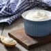 Ketiga, greek yoghurt. Minuman ini merupakan versi yoghurt yang lebih kental dan lebih asam dibanding yoghurt biasa karena kandungan airnya telah disaring, sehingga memiliki kandungan protein lebih tinggi. Greek yoghurt juga kaya akan kultur hidup yang dapat langsung mendukung kesehatan mikrobioma usus. Kandungan protein yang ada juga membantu memberikan rasa kenyang lebih lama, sementara kandungan kalsiumnya bermanfaat bagi kesehatan tulang
