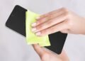 Jangan lupa menjadikan kebersihan ponsel sebagai bagian dari rutinitas menjaga kesehatan, sebagaimana mencuci tangan dan menggunakan hand sanitizer