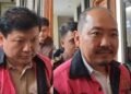 Hal ini karena keduanya telah memalsukan laporan keuangan Sritex pada 2017 hingga 2019, termasuk laporan keuangan konsolidasian interim per 30 Juni 2020. Pemalsuan dilakukan untuk memperoleh fasilitas kredit dari Bank Jateng, Bank Jabar, dan Bank DKI. Menurut Hakim Rommel, dana kredit tersebut dipakai membeli kendaraan, tanah, properti, dan apartemen. Padahal dana itu seharusnya digunakan untuk membayar kewajiban kepada pemasok. Sebagai akibatnya, Sritex gagal melunasi pinjaman kepada ketiga bank tersebut dan menyebabkan kerugian negara mencapai Rp1,35 triliun, terdiri atas kerugian Bank Jateng Rp502 miliar, Bank Jabar Rp543 miliar, dan Bank DKI Rp180 miliar.