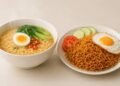 Tak hanya berdampak pada tekanan darah, kebiasaan makan mi instan larut malam juga dapat mengganggu kualitas tidur dan memengaruhi kerja hormon yang mengatur siklus tidur serta metabolisme tubuh. Di mana efeknya bahkan bisa dirasakan keesokan hari, mulai dari sakit kepala saat bangun tidur, tubuh terasa lelah, hingga tekanan darah yang tetap tinggi.