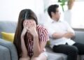 Menurut Amanda, selain tonic immobility, juga dikarenakan adanya relasi kuasa dalam hubungan juga berperan besar. Dominasi yang dilakukan pelaku dapat membuat korban berada pada posisi inferior sehingga sulit mengambil keputusan untuk melawan ataupun melarikan diri.