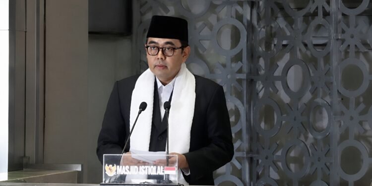KHOTBAH ISTIQLAL SERUKAN JAGA LINGKUNGAN SEBAGAI BENTUK PENGABDIAN KEPADA ALLAH