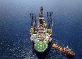 Sementara itu menurut Menteri Energi dan Sumber Daya Mineral (ESDM), Bahlil Lahadalia, proyek ladang gas raksasa Abadi Masela di Maluku menyandang status Proyek Strategis Nasional (PSN) dan ditargetkan memasuki tahap konstruksi tahun 2027. Sayangnya Blok Abadi Masela ini puluhan tahun tertunda, tidak selesai-selesai. Saat ini akhirnya ada keputusan, sudah ada kajian, dan sekarang sudah jalan.